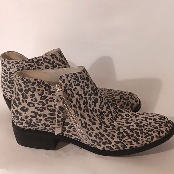 Dolce Vita Leopard Print Ankle Boots. Animal Print, Ankle Boots - Picture 4 of 13